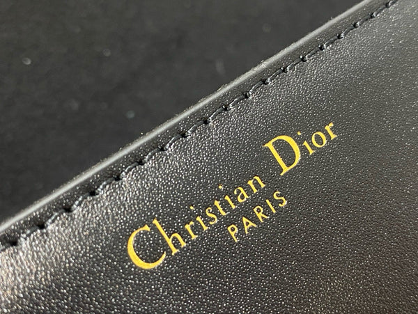 MONTAIGNE AVENUE 23 BAG IN BLACK CALFSKIN