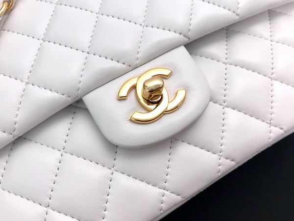 CLASSIC FLAP 25 WHITE LAMBSKIN LIGHT GOLD HARDWARE