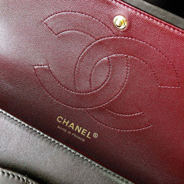 CLASSIC FLAP 30 BLACK LAMBSKIN LIGHT GOLD HARDWARE