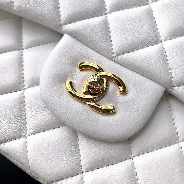 CLASSIC FLAP 30 WHITE LAMBSKIN LIGHT GOLD HARDWARE
