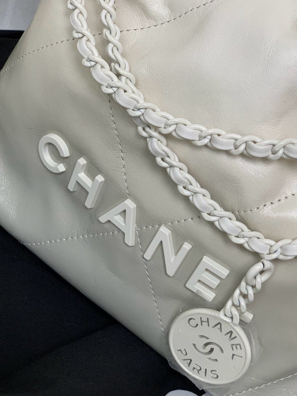 CC 22 ANTIBA HOBO BAG WHITE 23CM LAMBSKIN