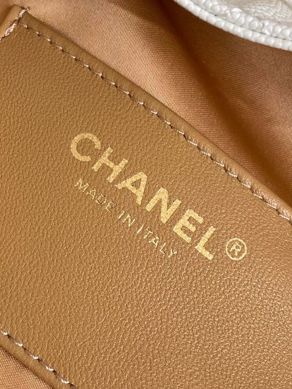 CC 25C Hobo Bag 30cm White Grained Calfskin