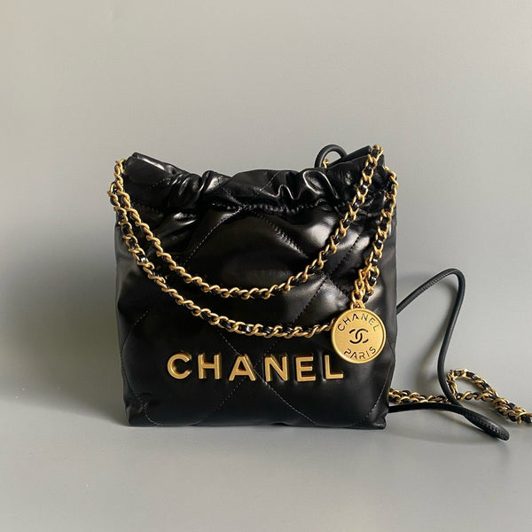 Borsa Hobo CC 22 19 cm in pelle di agnello nera con finiture dorate