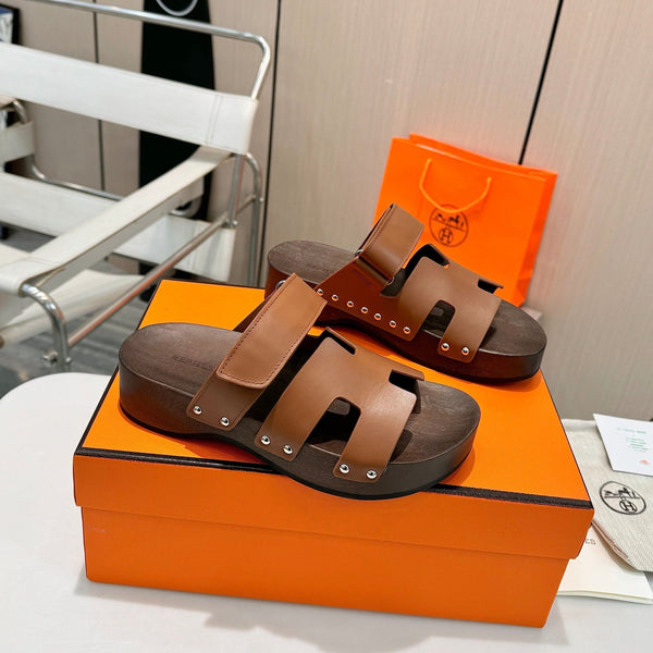 HM Kos Clog 40 Gold Calfskin Dark Wood Sole