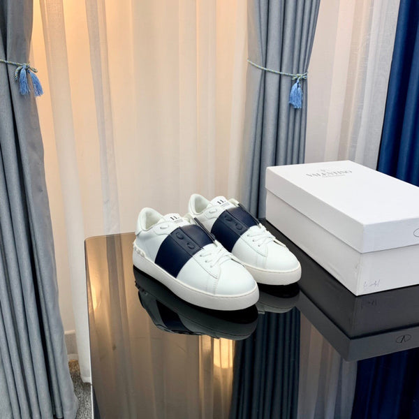 Sneaker Rockstud in pelle di vitello bianca e nera