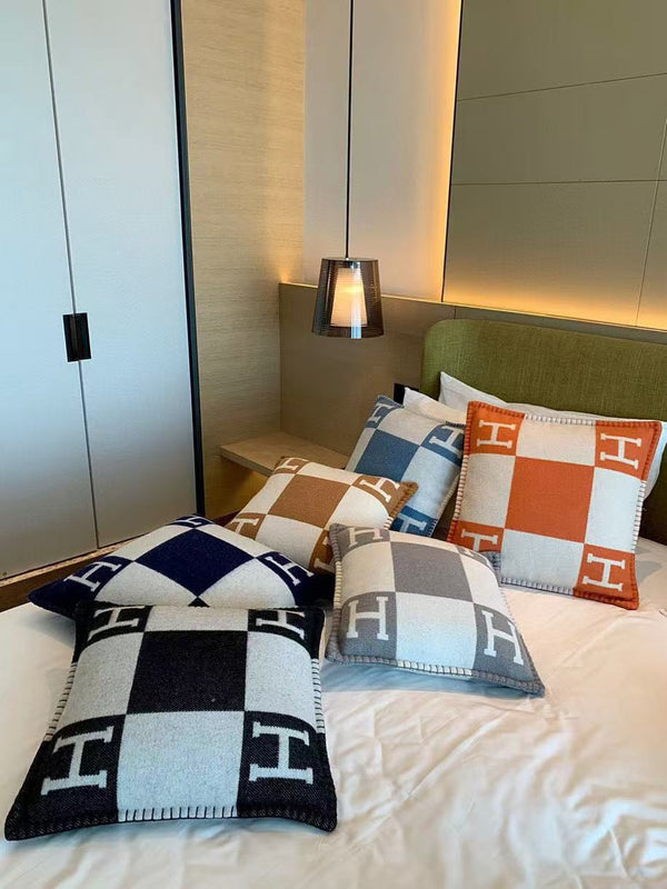 HM Throw pillow 50 x 50 Cashmere