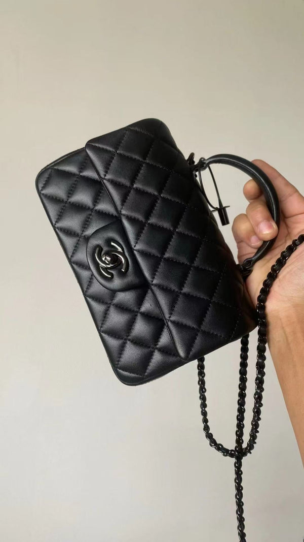 Borsa a tracolla 25C Mini con manico superiore 20 cm in pelle di agnello nera, hardware nero, versione premium