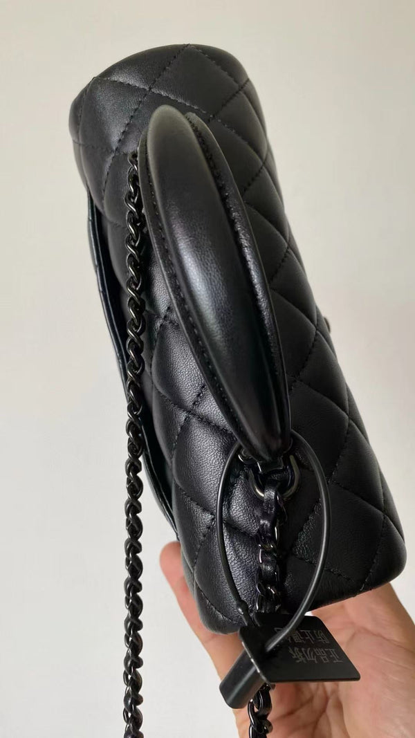 Borsa a tracolla 25C Mini con manico superiore 20 cm in pelle di agnello nera, hardware nero, versione premium