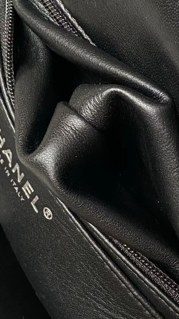 Borsa a tracolla 25C Mini con manico superiore 20 cm in pelle di agnello nera, hardware nero, versione premium