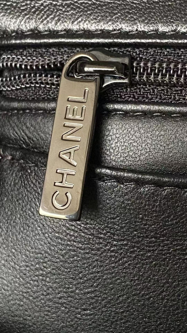 Borsa a tracolla 25C Mini con manico superiore 20 cm in pelle di agnello nera, hardware nero, versione premium