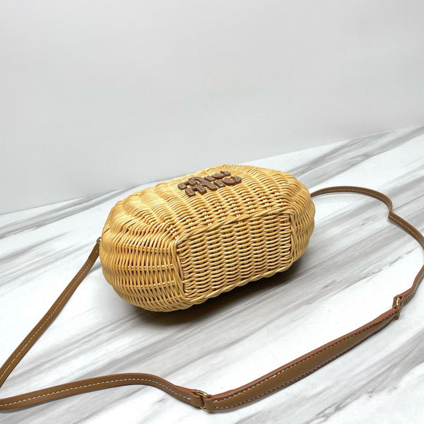 MIU WANDER 20 WICKER HOBO BAG IN TAN/ CAMERAL TAN