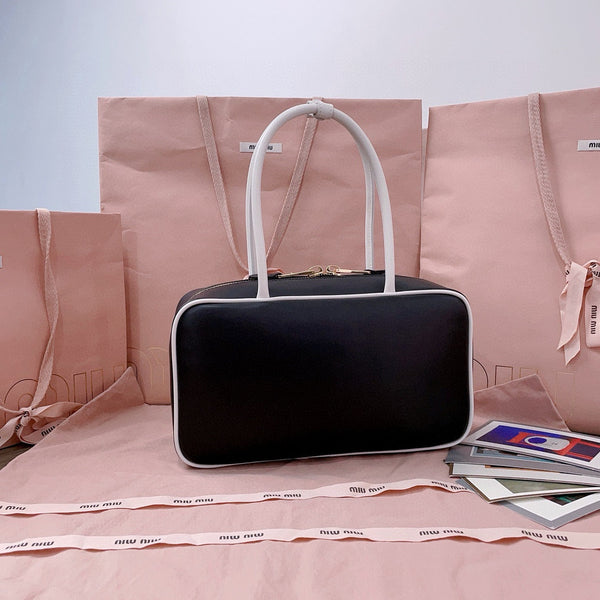 Borsa a tracolla Miu Miu Beau in pelle nera con finiture dorate