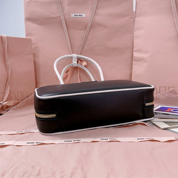 Borsa a tracolla Miu Miu Beau in pelle nera con finiture dorate