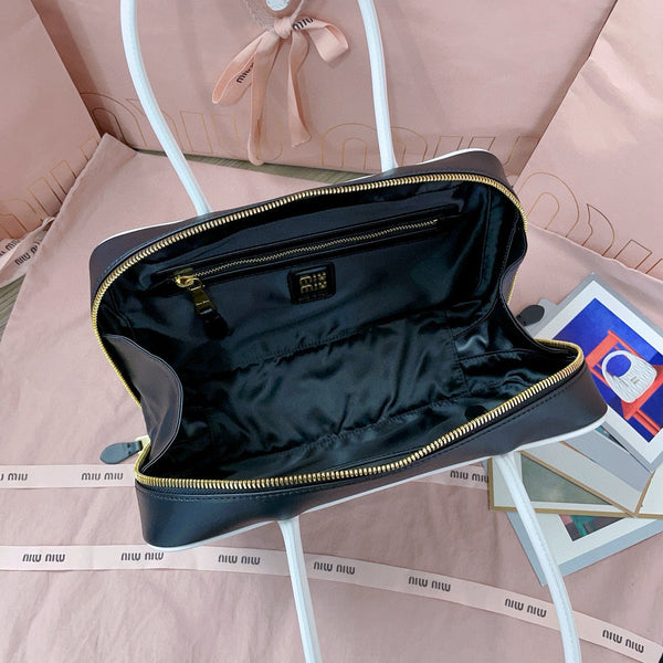 Borsa a tracolla Miu Miu Beau in pelle nera con finiture dorate