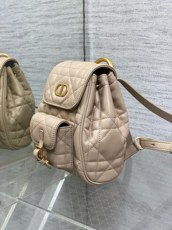 Petit CD Caro Blackpack 18cm Agneau Macrocannage Beige Poudré