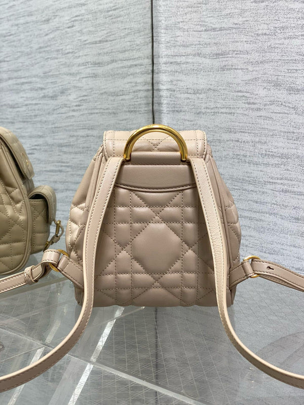 Petit CD Caro Blackpack 18cm Agneau Macrocannage Beige Poudré