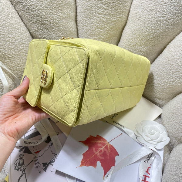 CC 25C Hobo Bags 26cm Light Lemon Yellow Calfskin