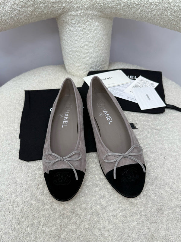 CC 25A Ballerina in pelle scamosciata nera grigio scuro