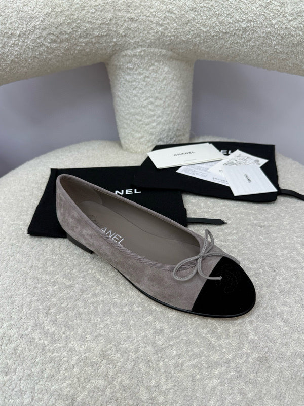 CC 25A Ballerina in pelle scamosciata nera grigio scuro