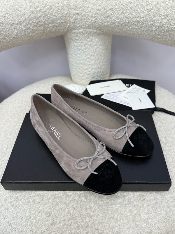 CC 25A Ballerina in pelle scamosciata nera grigio scuro
