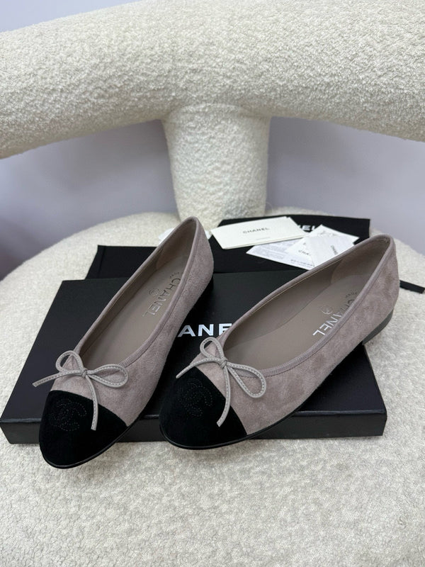 CC 25A Ballerina in pelle scamosciata nera grigio scuro