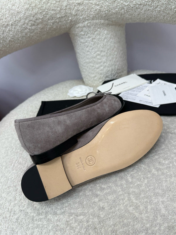 CC 25A Ballerina in pelle scamosciata nera grigio scuro