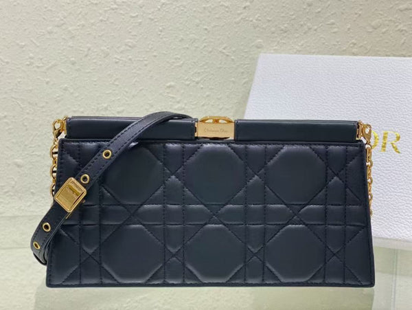 CHAIN CLUTCH 27 BAG IN BLACK LAMBSKIN