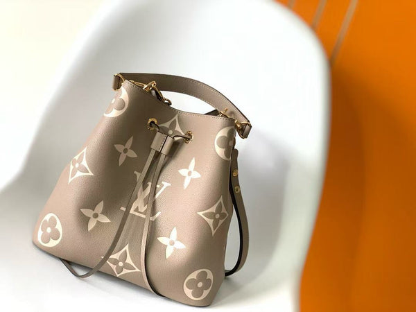 LV NéoNoé Bucket Bag 26cm Beige White Embossed Grained Cowhide