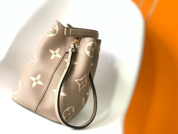 LV NéoNoé Bucket Bag 26cm Beige White Embossed Grained Cowhide