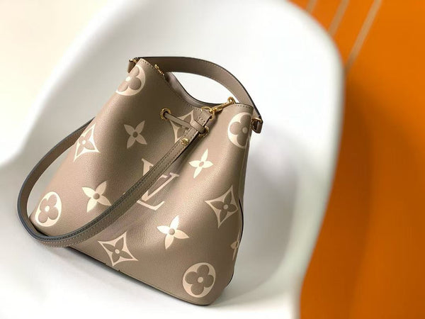 LV NéoNoé Bucket Bag 26cm Beige White Embossed Grained Cowhide