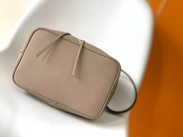 LV NéoNoé Bucket Bag 26cm Beige White Embossed Grained Cowhide