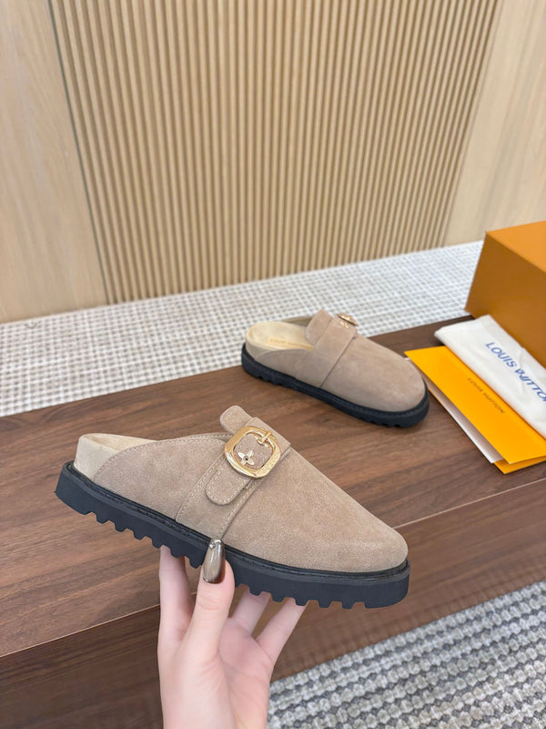 Zoccoli LV Cosy Flat Comfort in pelle scamosciata marrone chiaro GHW