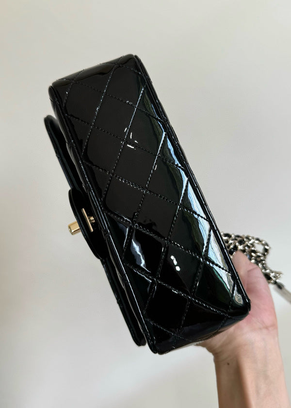 MINI FLAP BAG 20 IN BLACK CALFSKIN GOLD HARDWARE