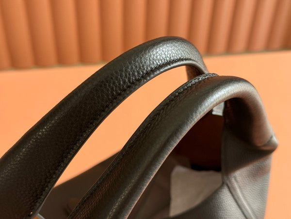 GG Softbit Shoulder Bag 46cm Black Grained Calfskin Gold Hardware