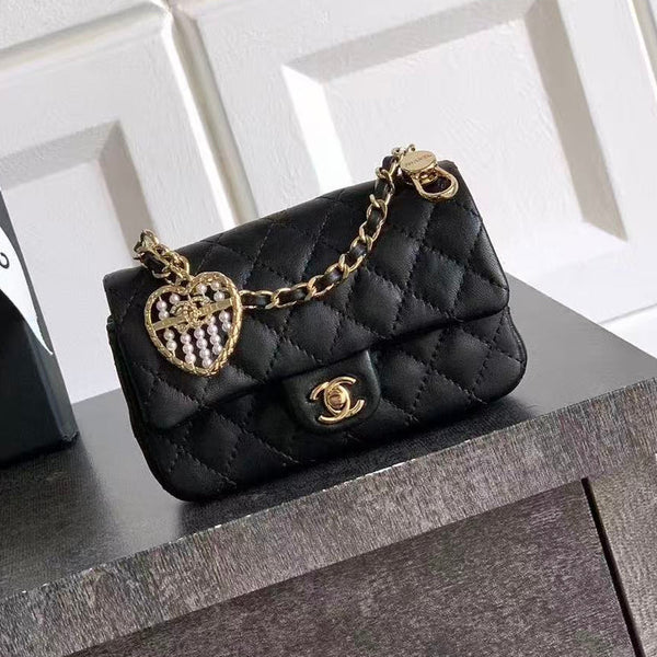 Borsa Chanel 12,5 cm in pelle di agnello nera e oro