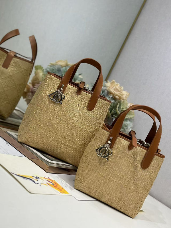 CD Toujours Vertical Tote Bag Brown Coconut Fiber Weaving Paired with Cowhide