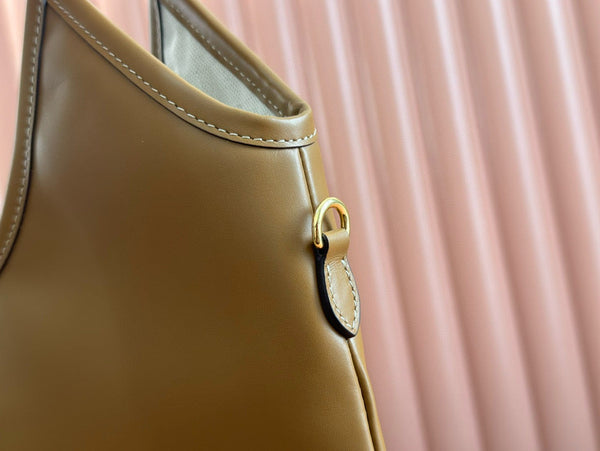 HOBO 40 TOTE BAG IN BROWN CALFSKIN