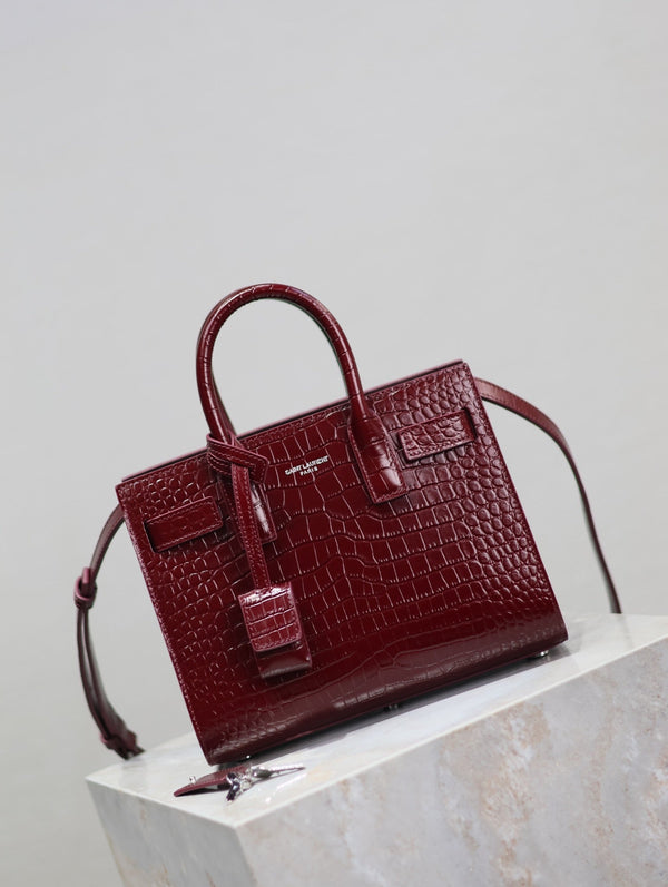 YSL Sac De Jour Nano 22 cm Cuir Rouge Merlot 2025