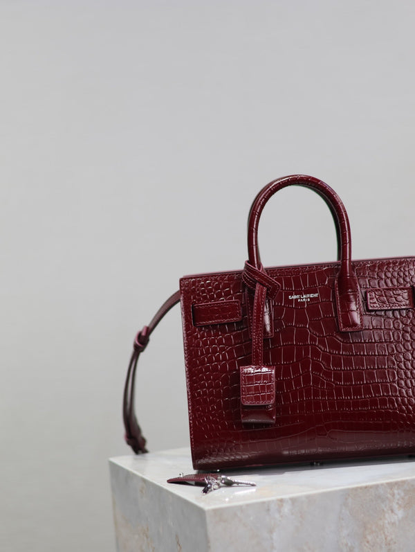 YSL Sac De Jour Nano 22 cm Cuir Rouge Merlot 2025