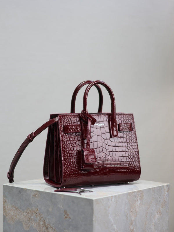 YSL Sac De Jour Nano 22 cm Cuir Rouge Merlot 2025