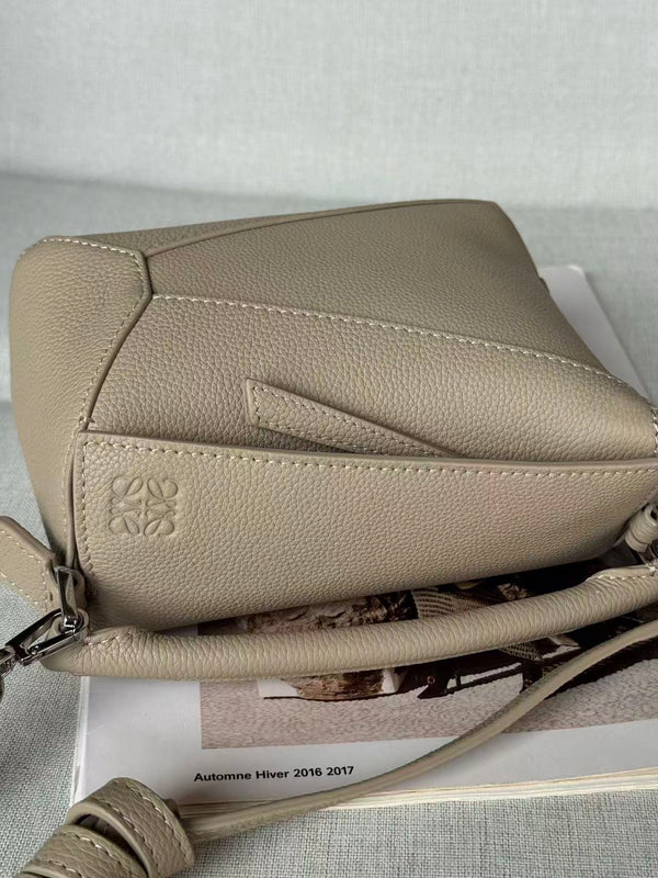 BORSA LOE MINI 18 PUZZLE IN PELLE DI VITELLO RASO CREMI