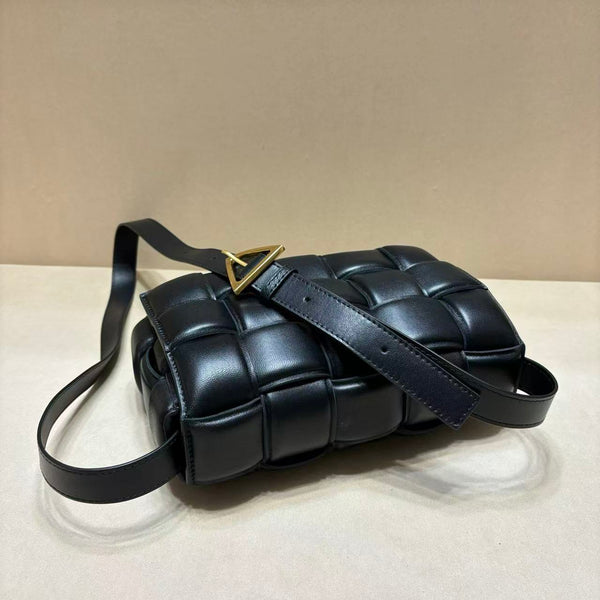 BV CROSSBODY BAG IN BLACK LAMBSKIN