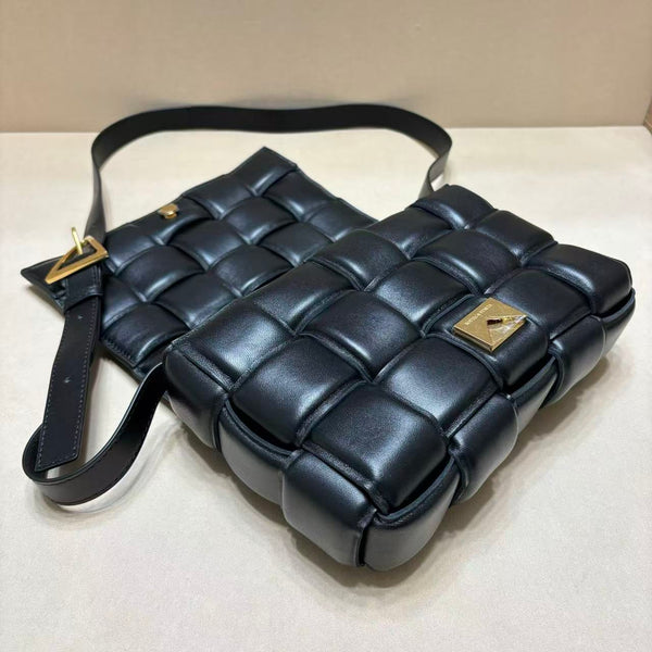 BV CROSSBODY BAG IN BLACK LAMBSKIN