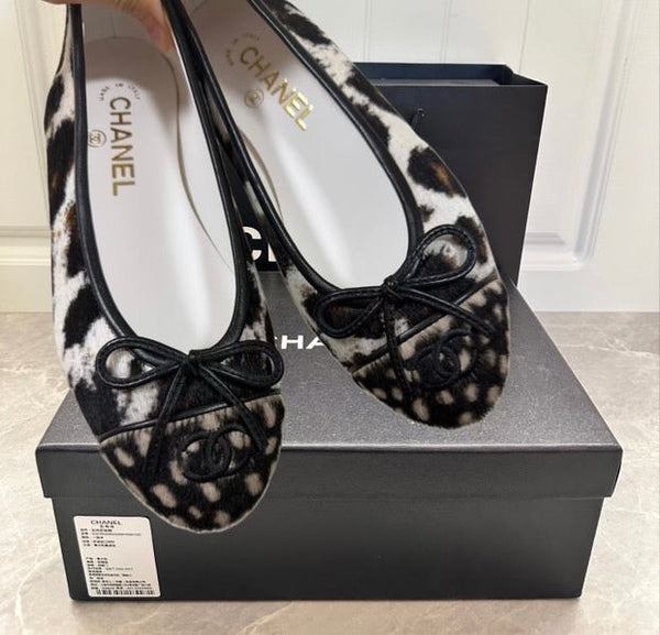 CC 26s Ballet Flat Black White Horse Hair