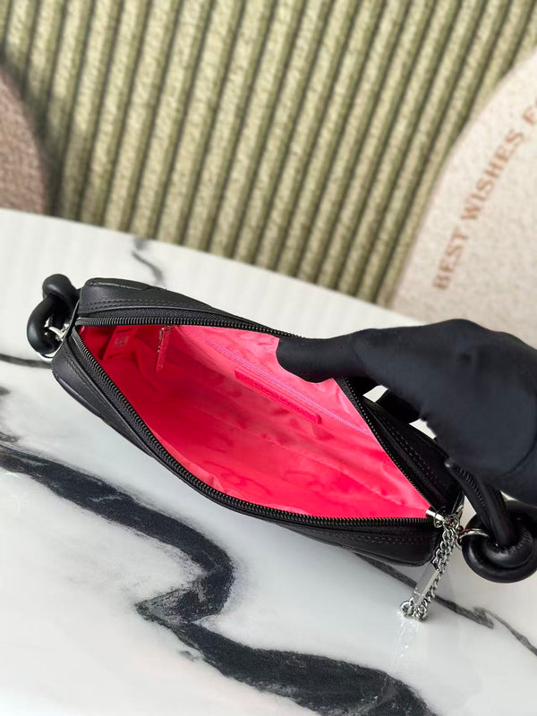 CC Cambon Ligne Pochette en cuir de veau matelassé noir