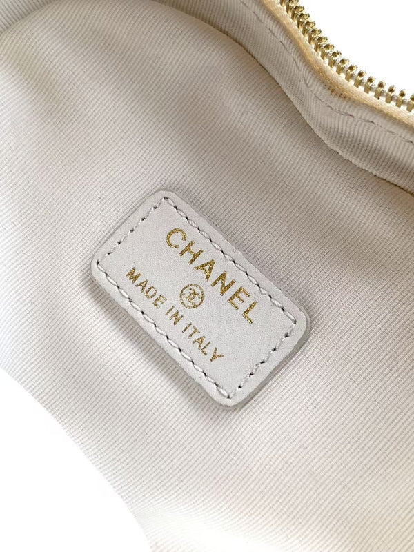 CC In Love Heart Bag 13cm Ivory Calfskin