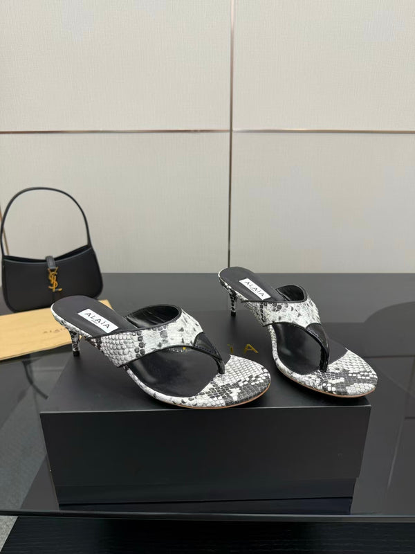 Alaïa Infradito Thong Sandals 55 Black White in Snakeskin Pattern combined with Mirror Finish