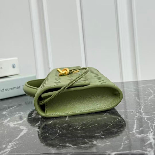 Bottega Veneta 2026 Andiamo Clutch 31cm Green Leather