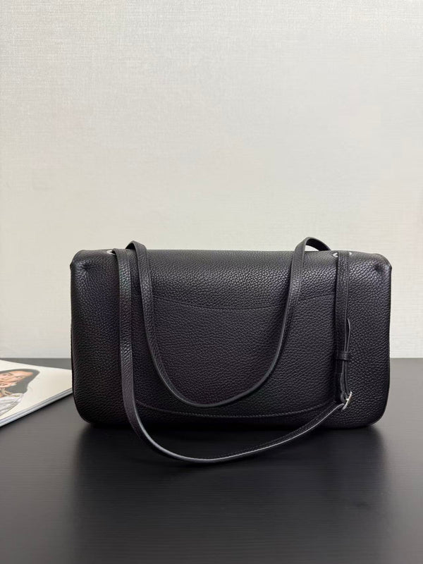 Chanel 2026 Maxi Flap Bag 29cm Black Calfskin