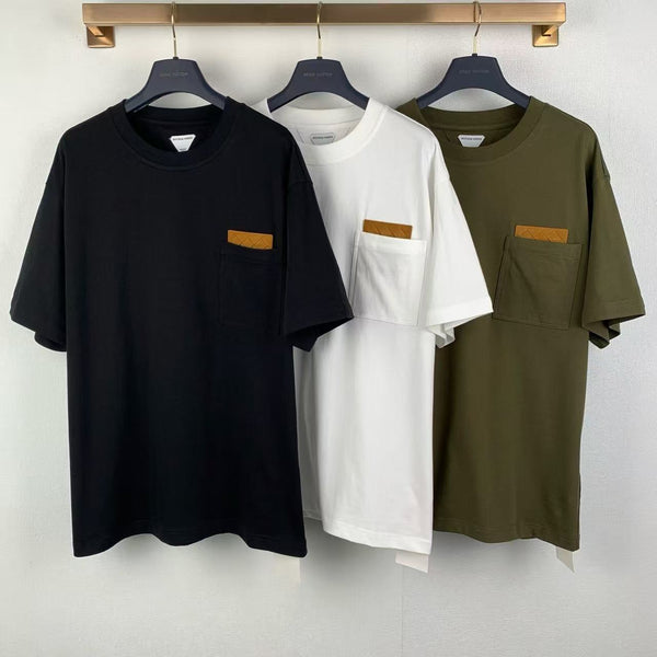 BV T-shirt with a leather-trimmed chest pocket in Cotton